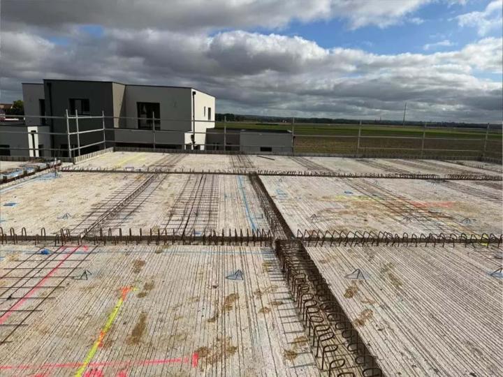 Des travaux de maçonnerie et de gros œuvre.